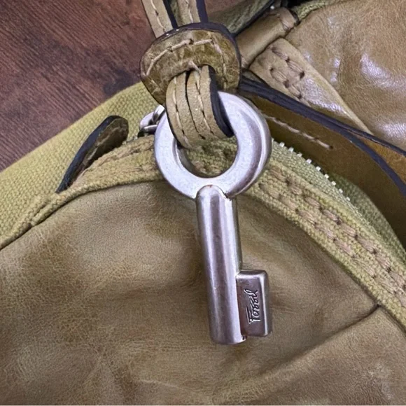 Fossil brand cross leather bag.green - Picture 7 of 10